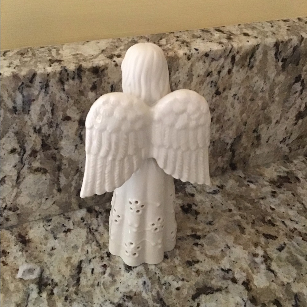 Lenox Angel with Cross - Picture 3 of 7